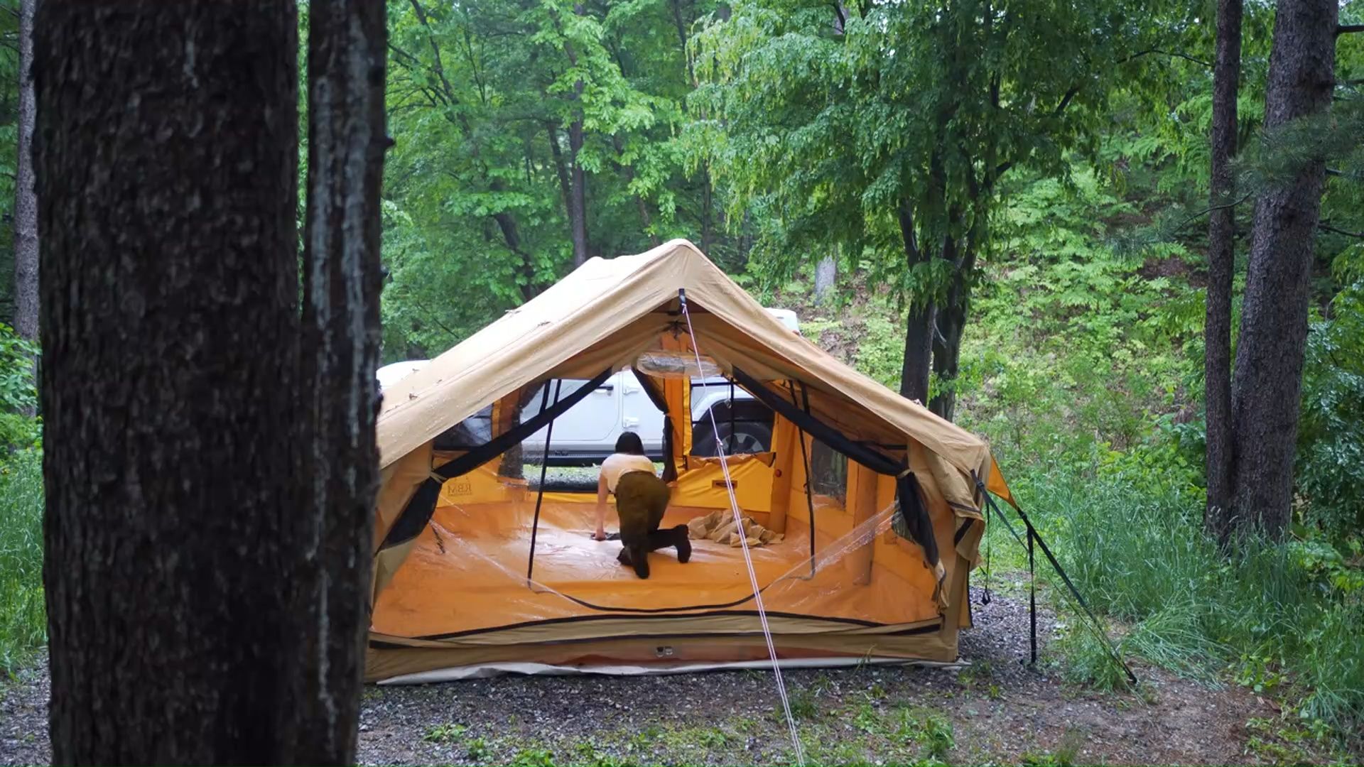 这届年轻人开始「反向消费」：露营才是2025最硬核